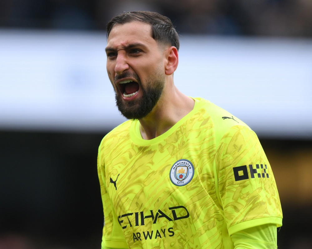 Ảnh bài viết Donnarumma tranh cãi nảy lửa với fan Liverpool trong đường hầm