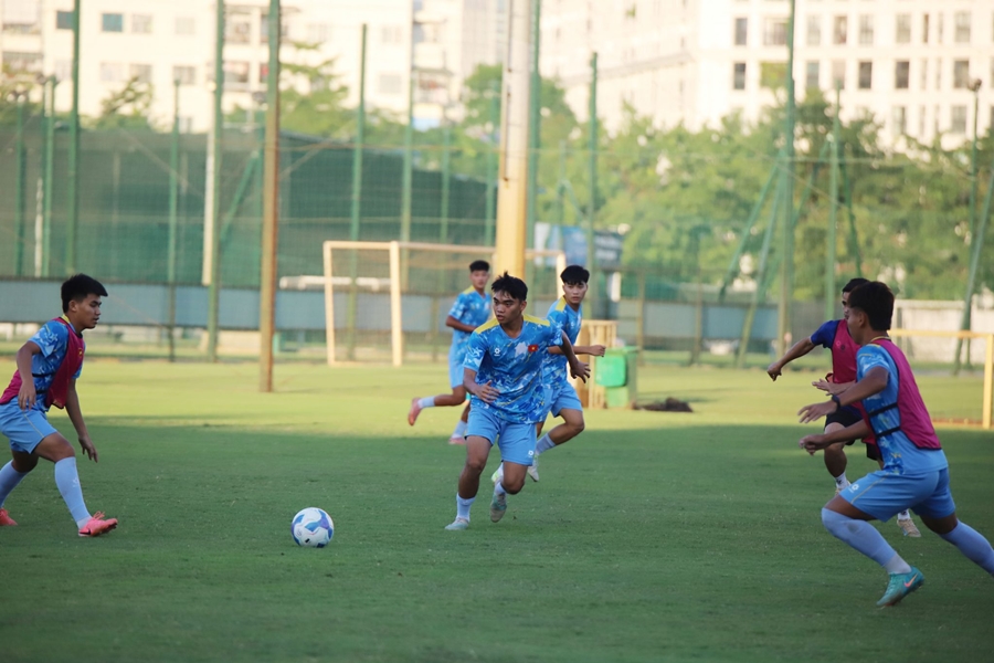 Ảnh bài viết U17 và U15 Việt Nam rèn quân chuẩn bị đá World Cup