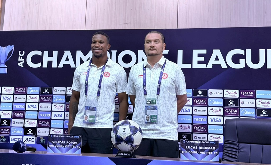 HLV Velizar Popov (phải) tự tin Thể C&ocirc;ng Viettel đủ sức giải m&atilde; Persib Bandung. Ảnh: Thể C&ocirc;ng&ndash;Viettel FC.
