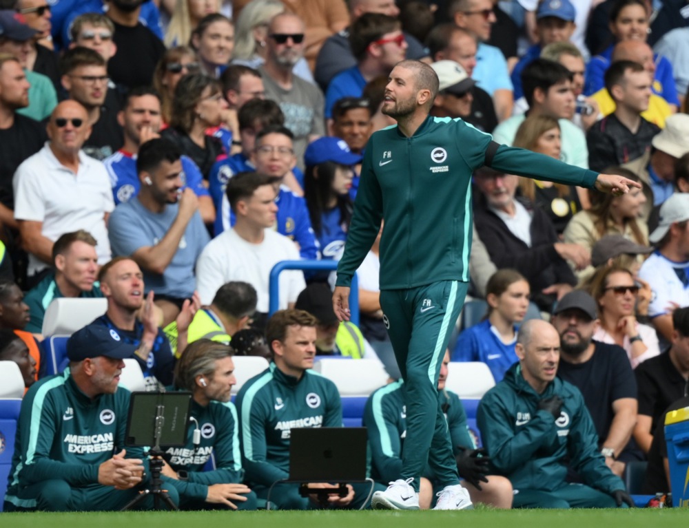 HLV Fabian Hurzeler đang gây ấn tượng khi dẫn dắt Brighton. Ảnh: EPA.