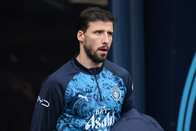Ruben Dias l&ecirc;n tiếng về c&aacute;c c&aacute;o buộc hướng v&agrave;o Manchester City. Ảnh: EPA/GARY OAKLEY