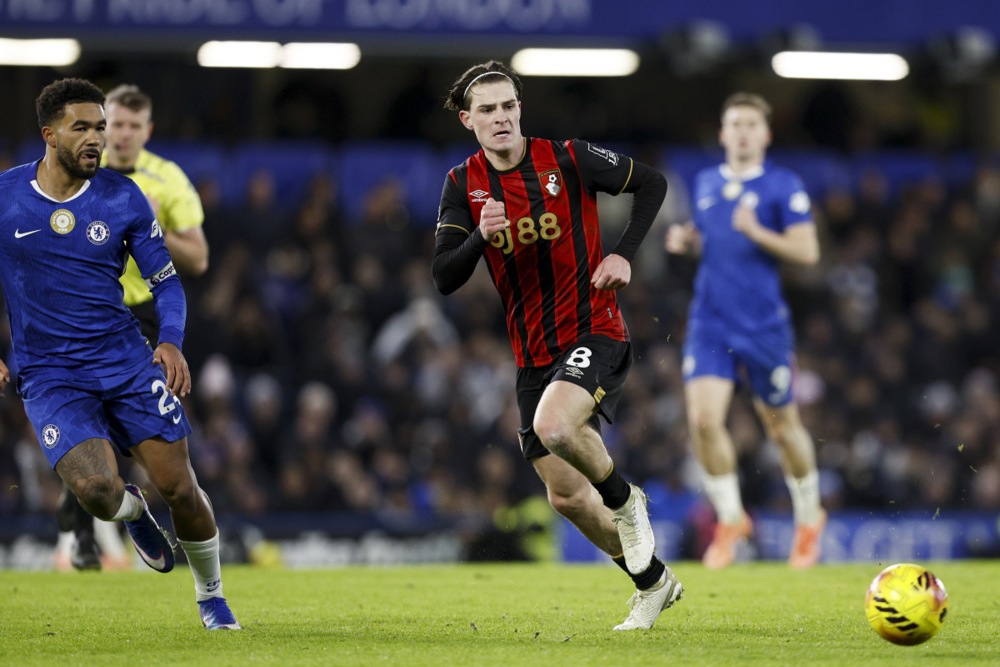 Ảnh bài viết Alex Scott từ chối gia hạn, Chelsea và Liverpool vào cuộc