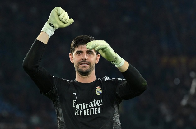 Thibaut Courtois (7): Trải qua ngày thi đấu khó khăn khi hàng thủ dâng cao. Dù có 4 lần cứu thua, anh vẫn phải vào lưới nhặt bóng 3 lần. Ảnh: EPA.

Antonio Rudiger (7.2): Người hùng của trận đấu. Giữ sự bình tĩnh trong bối cảnh hàng thủ thi đấu hỗn loạn và đã ghi bàn thắng quyết định ở phút 90. Ảnh: EPA.


Ibrahima Konate (6.8): Chật vật chống đỡ các đợt phản công nhanh từ Roma. Chọn vị trí chưa tốt và không bọc lót kịp thời cho hai biên. Ảnh: Emmanuele Ciancaglini/Ciancaphoto Studio/Getty Images.

Marc Cucurella (5.7): Hay dâng cao và thường xuyên bị đối phương khai thác, trước khi rời sân ở phút 78. Ảnh: Antonio Villalba/Real Madrid via Getty Images.

Denzel Dumfries (5.8): Mờ nhạt và thiếu tính chiến đấu bên cánh phải. Anh bị thay ra ở phút 59 để nhường chỗ cho Arda Guler. Ảnh: Danilo Gemito/DeFodi Images/DeFodi via Getty Images.

Aurelien Tchouameni (6): Đánh mất khả năng che chắn cho hàng thủ, dễ dàng bị vượt qua trong bàn thua thứ hai và rời sân ở phút 70. Ảnh: Emmanuele Ciancaglini/Ciancaphoto Studio/Getty Images.

Federico Valverde (6.9): Mang băng đội trưởng và duy trì nguồn năng lượng dồi dào, dù đôi lúc thất thế trước tuyến giữa đông đúc của đối phương. Ảnh: Antonio Villalba/Real Madrid via Getty Images.

Jude Bellingham (6.9): Cầu thủ kết nối lối chơi quan trọng. Đi bóng táo bạo và duy trì áp lực liên tục lên hàng thủ Roma ở những phút cuối. Ảnh: EPA.

Vinicius Junior (6.2): Bế tắc trước sự kèm cặp của đối phương. Thiếu khoảng trống để bứt tốc và bị thay ra ngay từ phút 59. Ảnh: EPA.

Yan Diomande (6.6): Thi đấu năng nổ, để lại dấu ấn khi tham gia vào tình huống dẫn đến bàn gỡ hòa của Mbappe trước khi rời sân ở phút 79. Ảnh: EPA.

Kylian Mbappe (7.7): Thi đấu bùng nổ trong hiệp một với cú dứt điểm gỡ hòa ở phút 25. Anh suýt có thêm một bàn thắng nữa ở hiệp hai trước khi VAR từ chối vì lỗi việt vị. Ảnh: EPA.