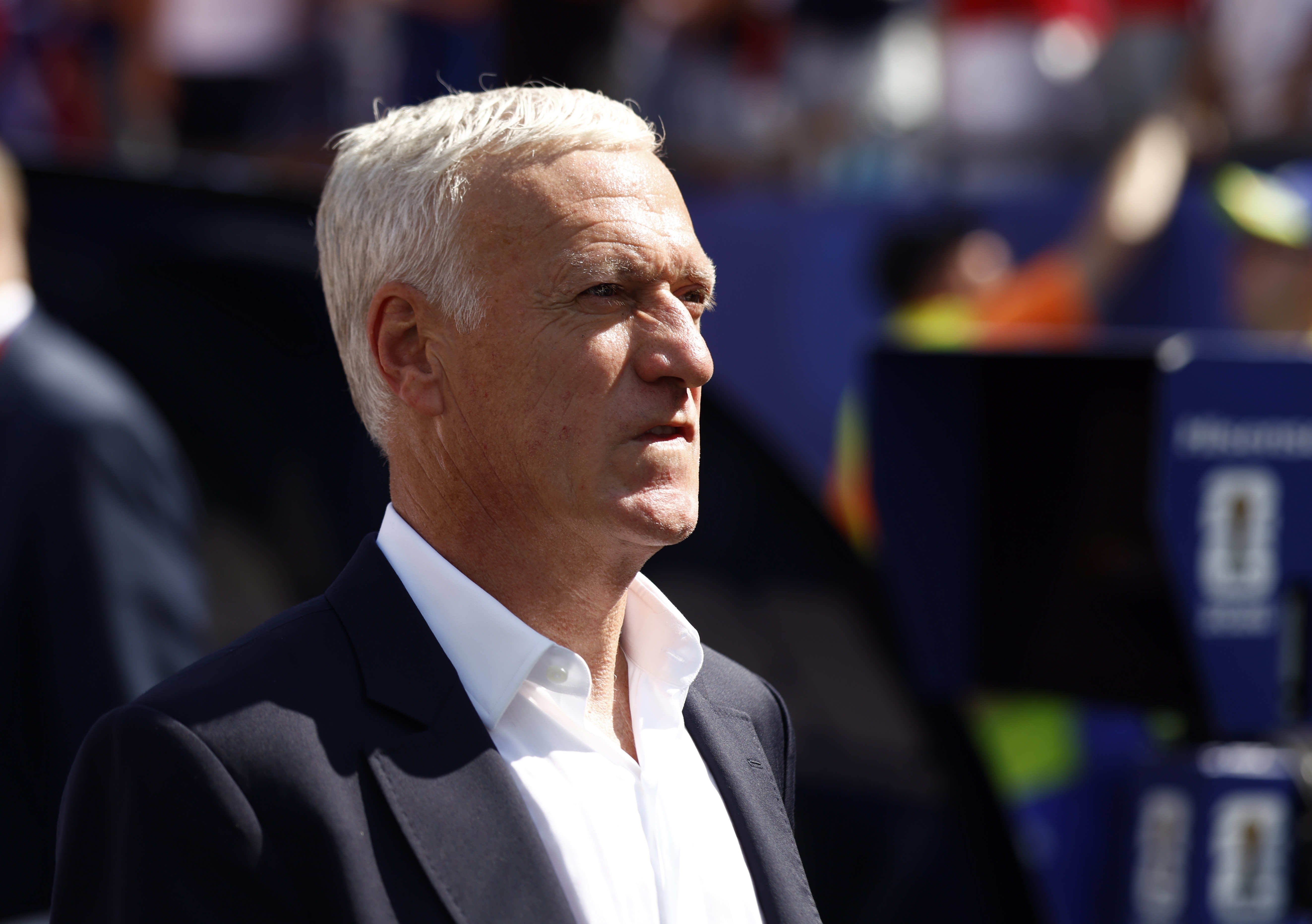 Didier Deschamps định nghĩa sự vĩ đại bằng kỷ luật và bản lĩnh. (Ảnh: EPA Images)