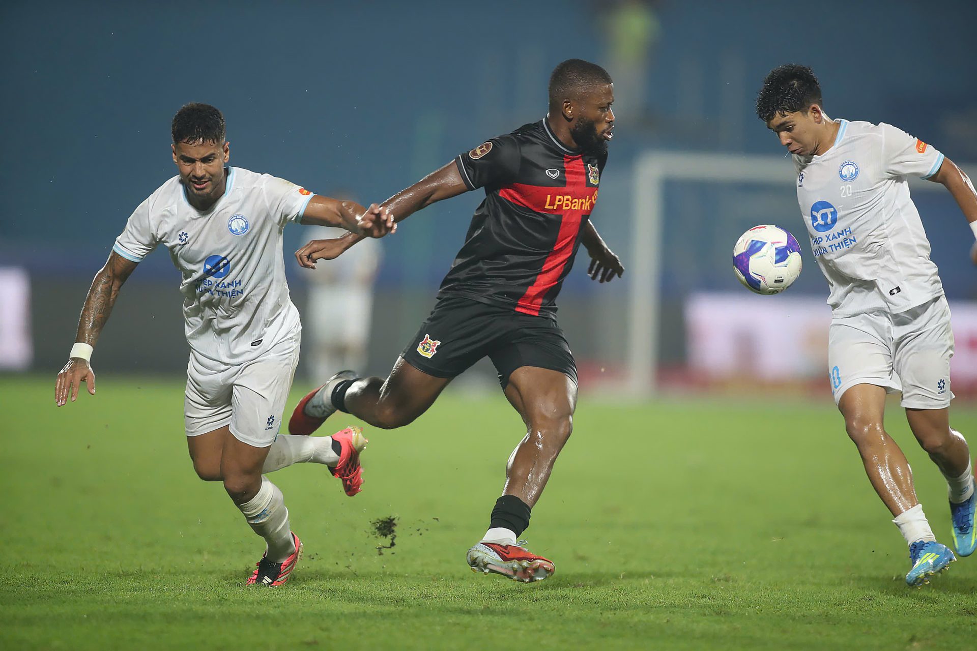 Nam Định vừa để thua Ninh Bình ở vòng 3 V.League. Ảnh: VPF