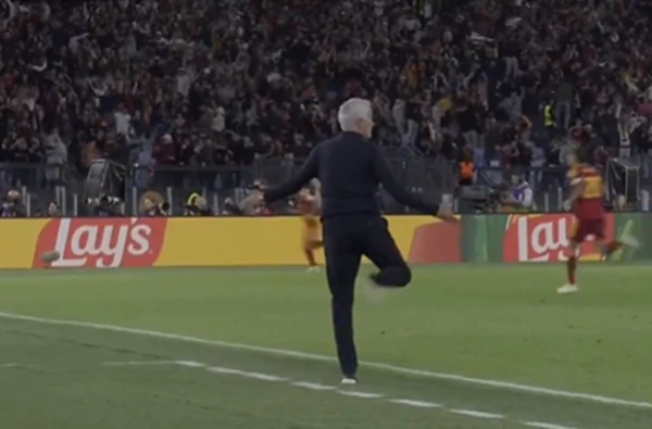 Ảnh bài viết Mourinho nổi cáu thay Vinicius vì pha giật gót ngớ ngẩn