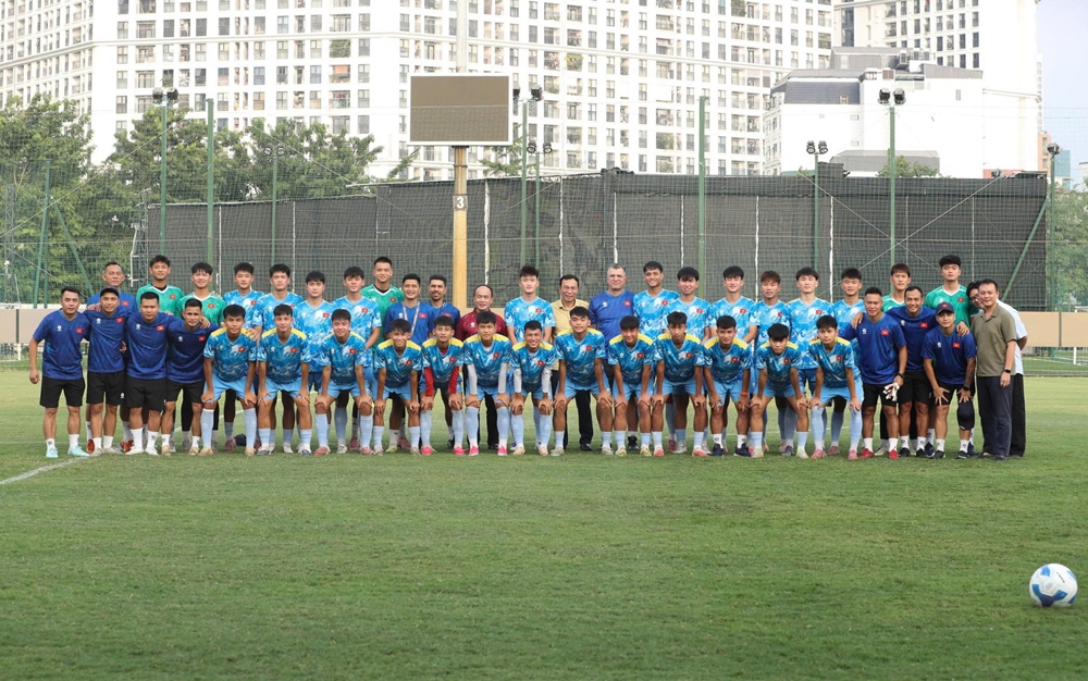 Ảnh bài viết Chủ tịch VFF lấy lứa Quang Hải truyền lửa cho U17 Việt Nam