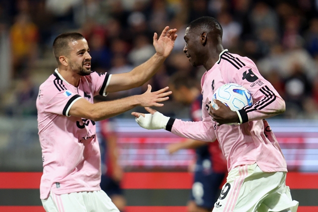 Ảnh bài viết Kolo Muani đánh đầu giúp Juventus thắng ngược Celta Vigo