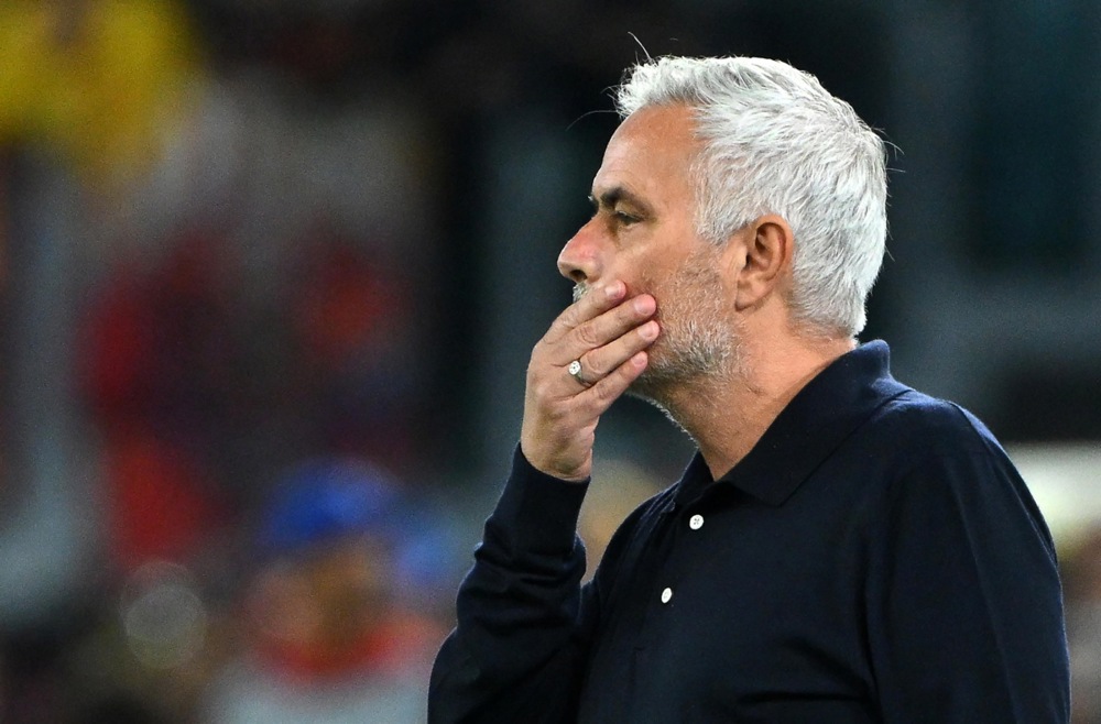 Mourinho đối mặt với vấn đề nan giải dù vừa giành chiến thắng. Ảnh: EPA.