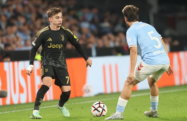 Ảnh bài viết Francisco Conceicao đấm ghế dự bị và cãi trợ lý của Juventus
