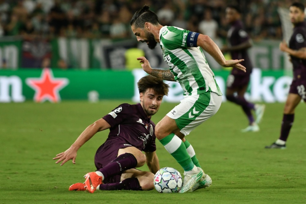 Isco vẫn l&agrave; linh hồn trong lối chơi Betis. Ảnh: EPA.