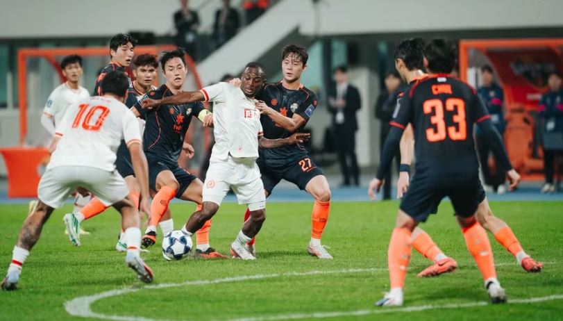 CLB Phnom Penh Crown (áo trắng) đả bại Gangwon FC tại Hàn Quốc. Ảnh: Phnom Penh Crown.