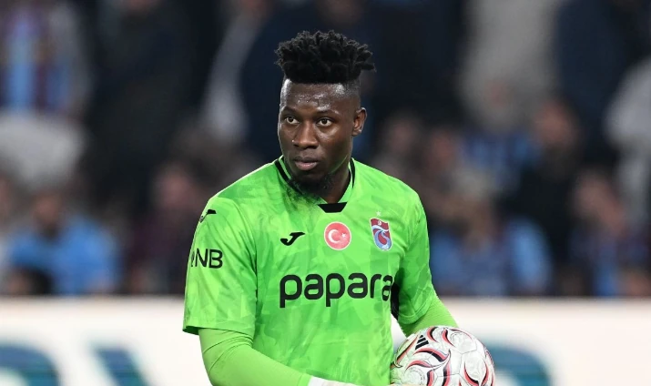 Andre Onana mắc sai lầm tai hại. Ảnh: Hakan Burak Altunoz/Anadolu/Getty Images.