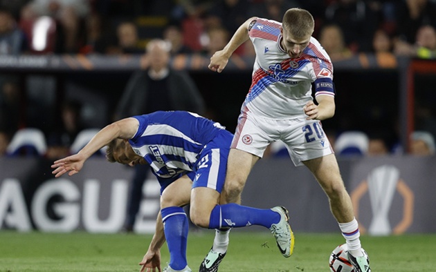 Ảnh bài viết Bố mẹ của Adam Wharton can ngăn vụ ẩu đả trên đất Pháp