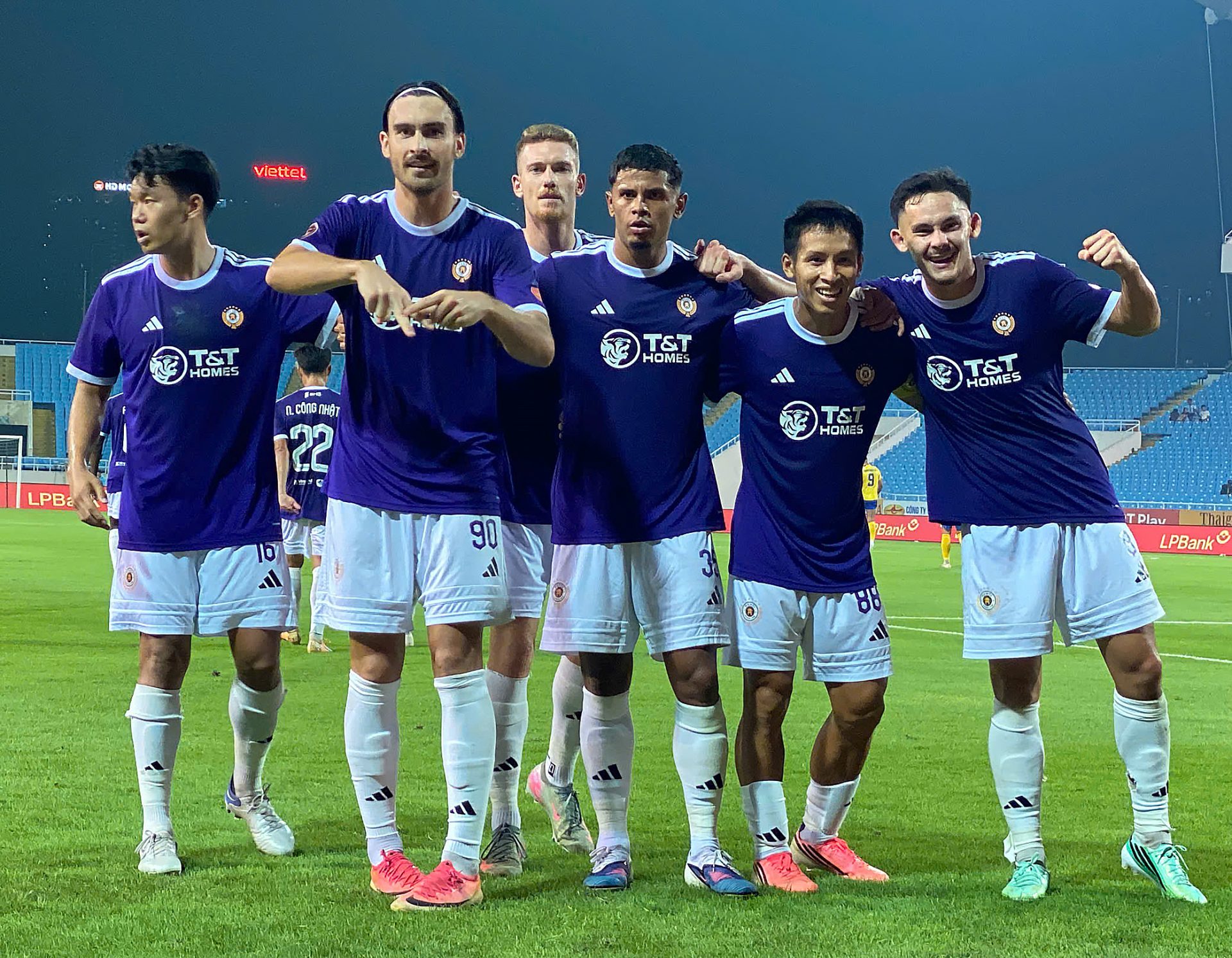Nguồn lực Việt kiều gi&uacute;p V-League th&ecirc;m hấp dẫn. Ảnh: VPF