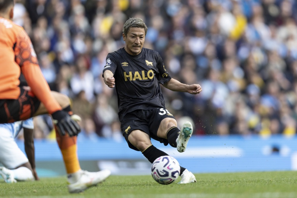 Chưa kịp hân hoan sau bàn mở tỷ số, Man City đã phải nhận "gáo nước lạnh" khi Abdoul Ouattara có đường kiến tạo hợp lý để chân sút người Nhật Bản, Daizen Maeda thoát xuống đánh bại thủ thành Gianluigi Donnarumma, san bằng cách biệt 1-1 cho Ipswich. Ảnh: EPA.