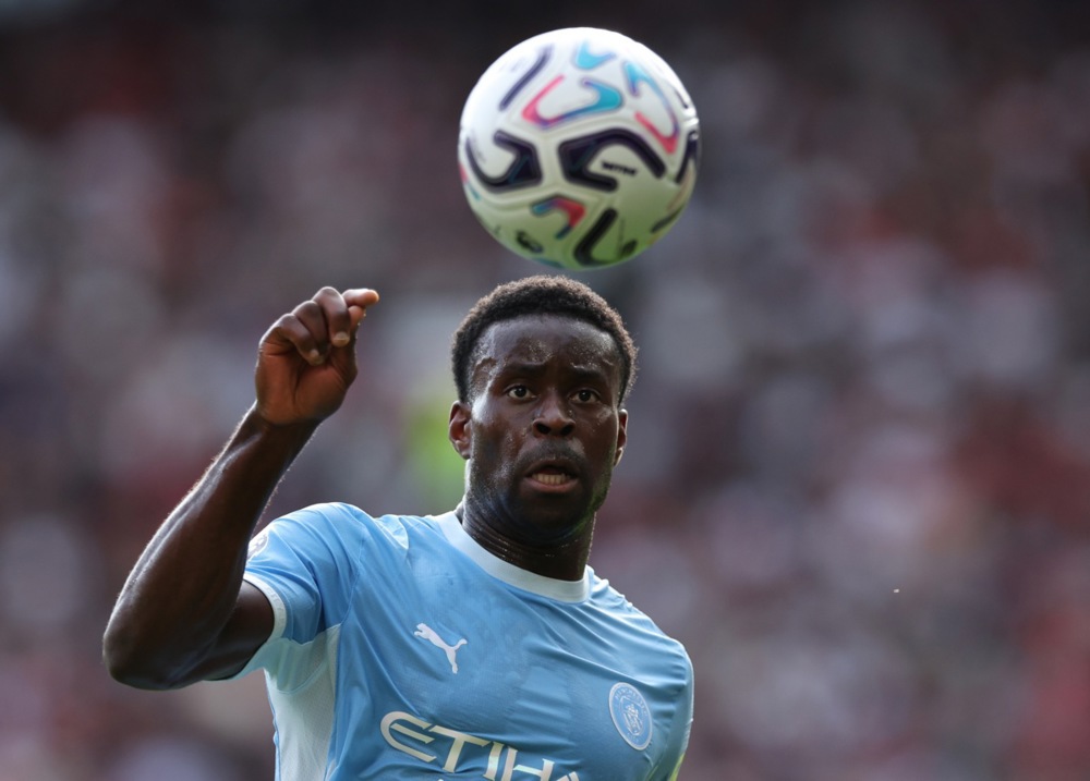 Guehi mắc sai lầm trong cả hai bàn thua của Man City. Ảnh: EPA.