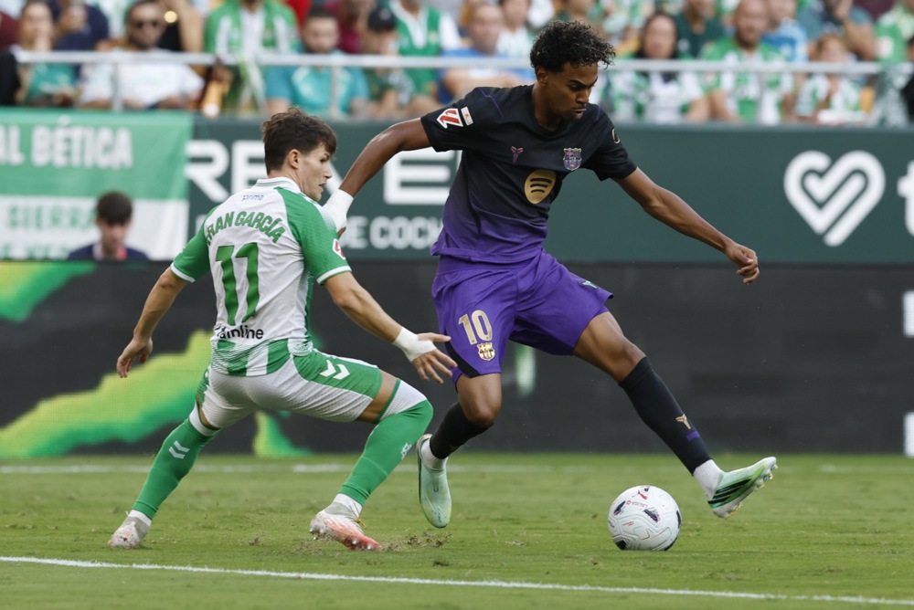 Yamal nổi bật trong chiến thắng trước Betis. Ảnh: EPA.