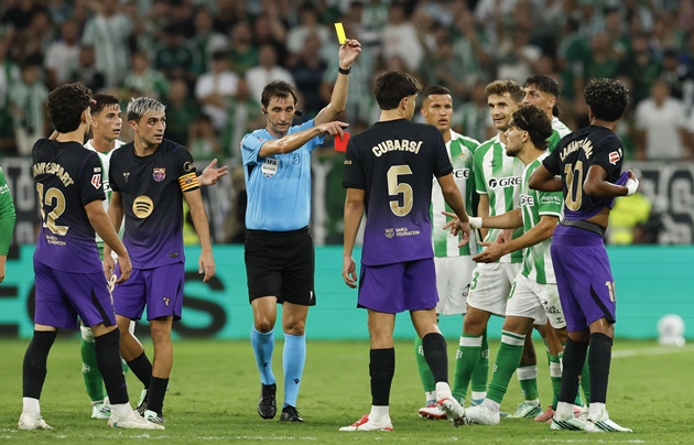 Ảnh bài viết Sao Betis đối mặt án treo giò nặng vì tấn công Yamal