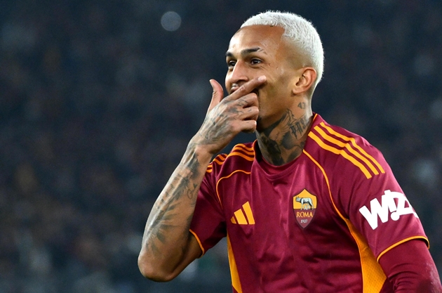 Ảnh bài viết Arsenal cùng MU theo sát hậu vệ Wesley của AS Roma