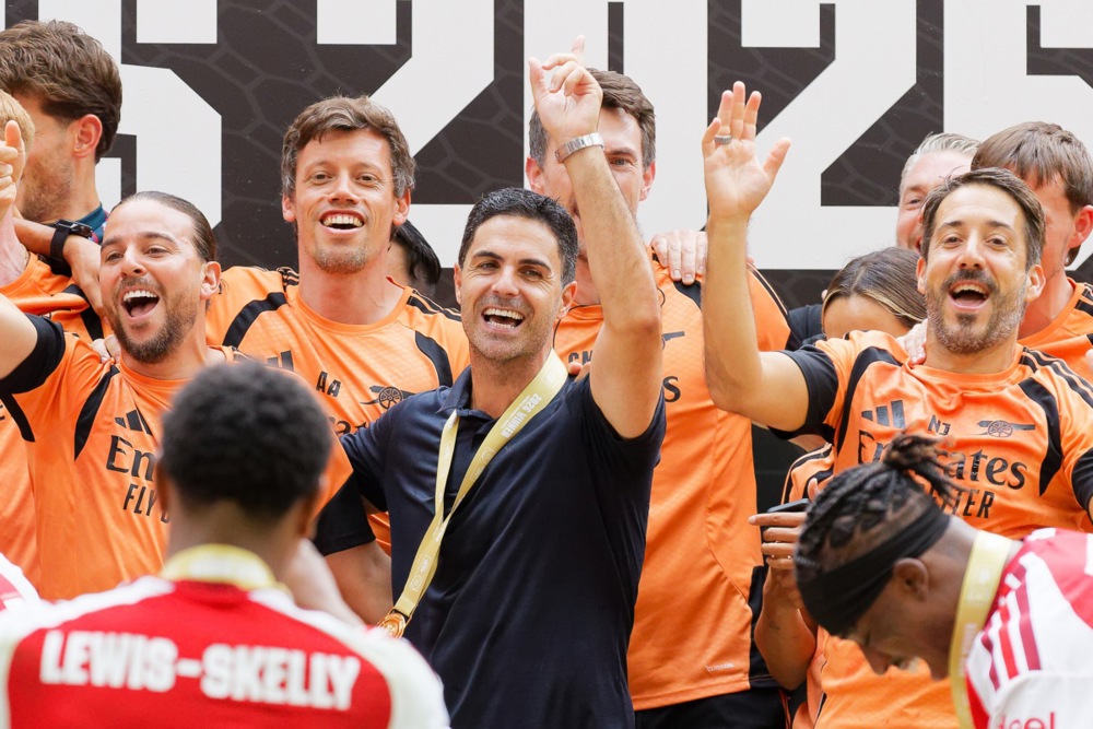 Mikel Arteta cùng Arsenal vô địch FA Community Shield. Ảnh: EPA/Dimitris Legakis.
