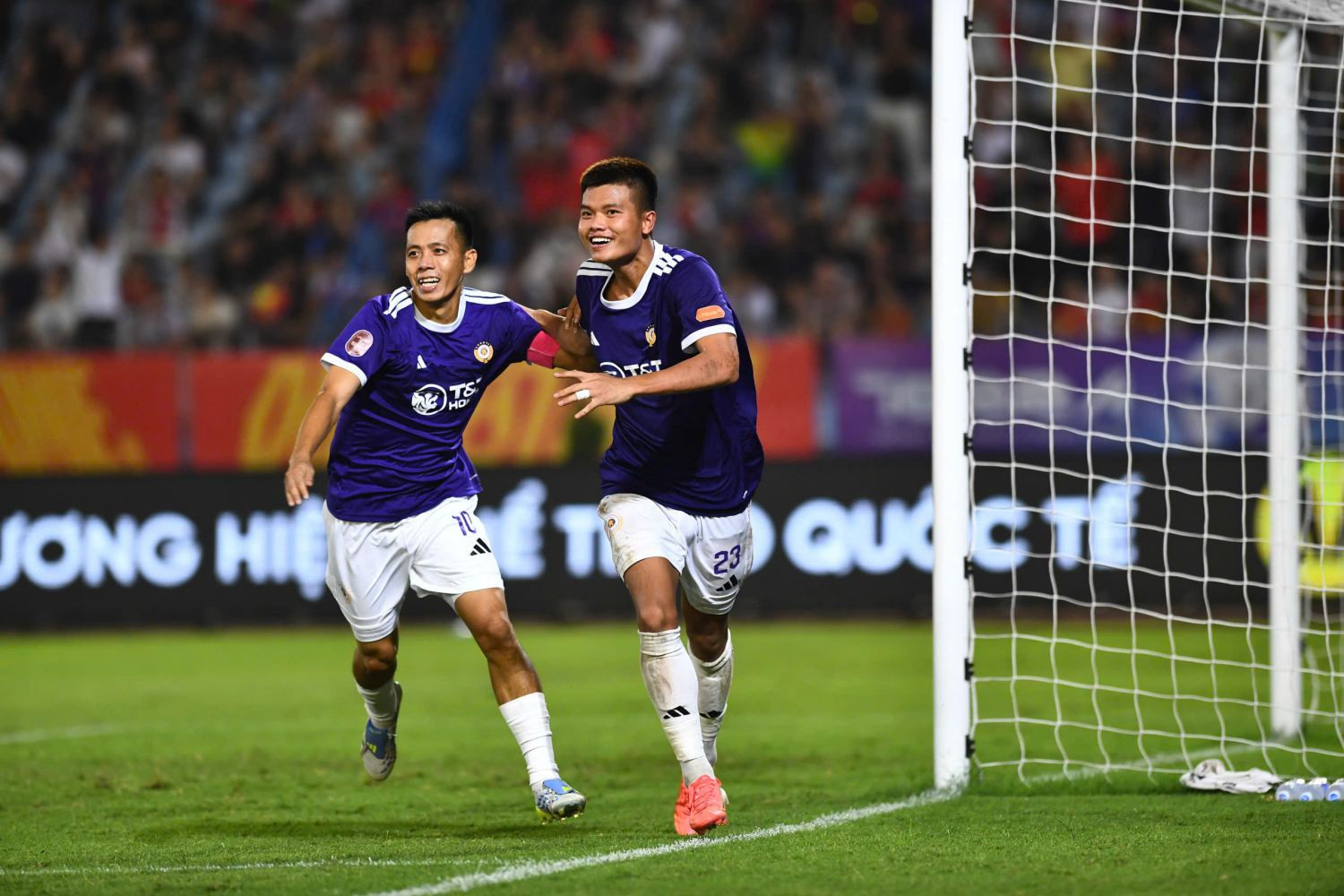 Ảnh bài viết Rượt đuổi nghẹt thở, Hà Nội FC cắt đứt mạch thắng của CAHN