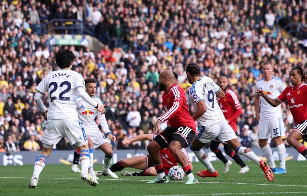 Man Utd chia điểm với Leeds tại Elland Road. Ảnh: EPA IMAGES.