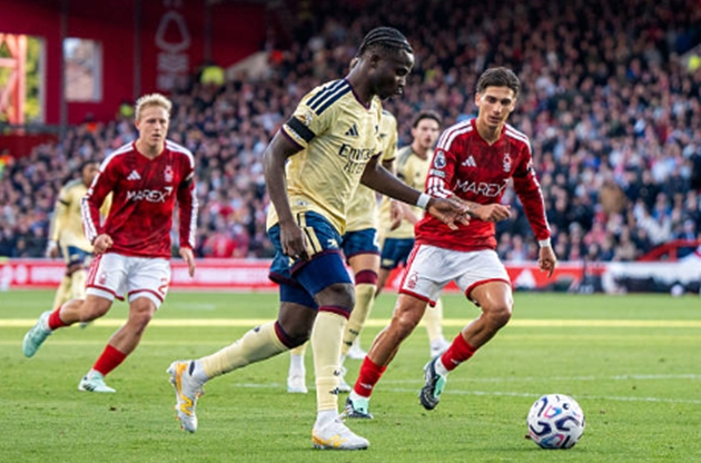Tiền vệ phải: Bukayo Saka (7.2 điểm) Arsenal phụ thuộc quá nhiều vào cánh phải trong hiệp một, khiến Saka liên tục bị hàng thủ Forest theo kèm gắt gao và không có nhiều không gian để hoạt động tự do. (Ảnh: MB Media/Getty Images)