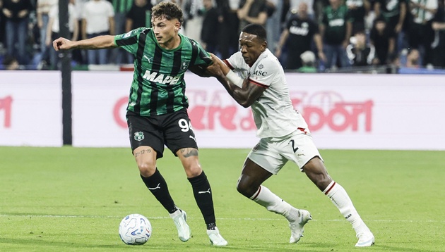 Ảnh bài viết Amorim thừa nhận đích thân giữ chân Estupinan ở lại Milan