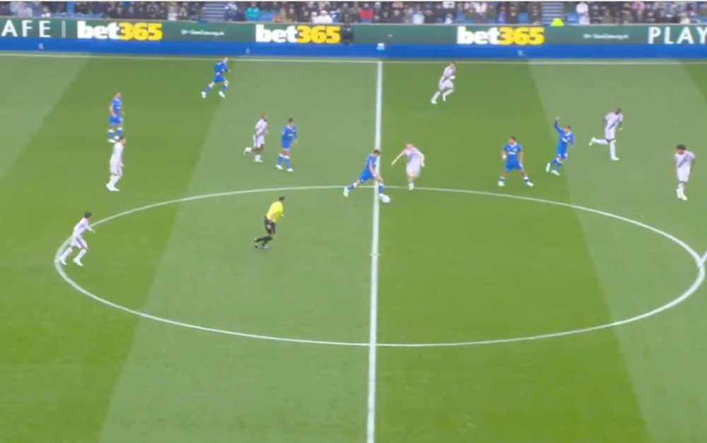 Gomez đã có một cú sút sấm sét. Ảnh: Sky Sports.