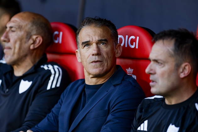 HLV Sevilla bức x&uacute;c v&igrave; t&igrave;nh huống g&acirc;y tranh c&atilde;i trong trận thua Real Madrid. Ảnh: EPA
