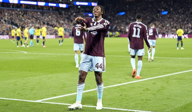 Ảnh bài viết Bayern và Barca theo sát sao trẻ Manzambi của Aston Villa