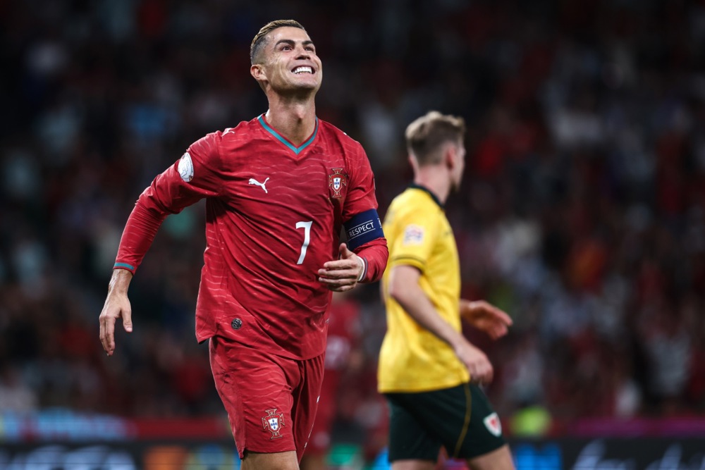 Ảnh bài viết CHÍNH THỨC: LĐBĐ BĐN treo giò Ronaldo 30 ngày, phạt 255 euro