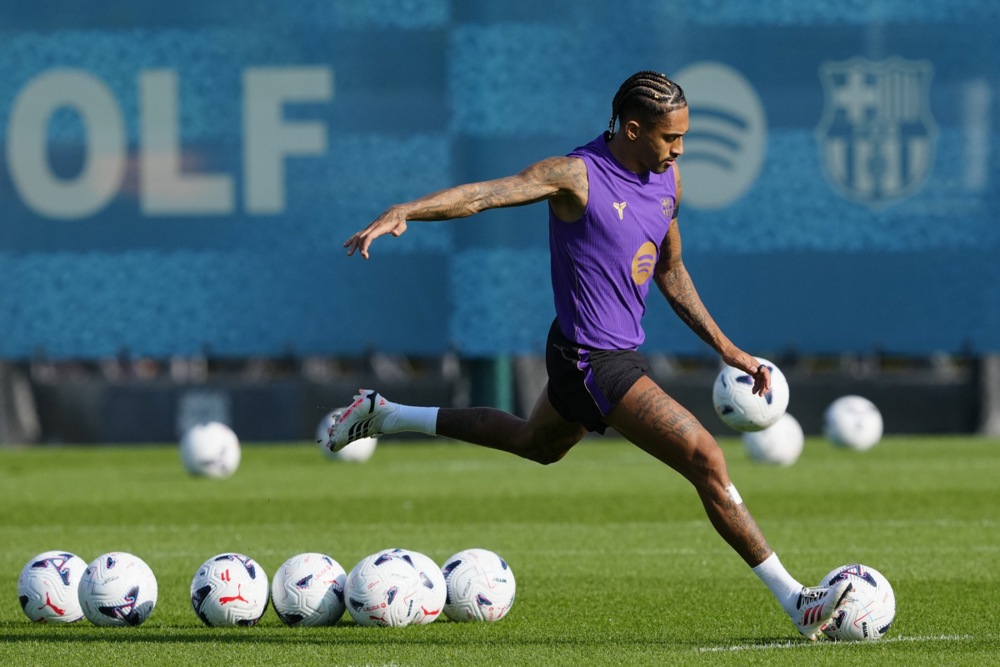 Barca đang đối mặt với thử thách lớn trong cuộc đại chiến với PSG. Ảnh: EPA.