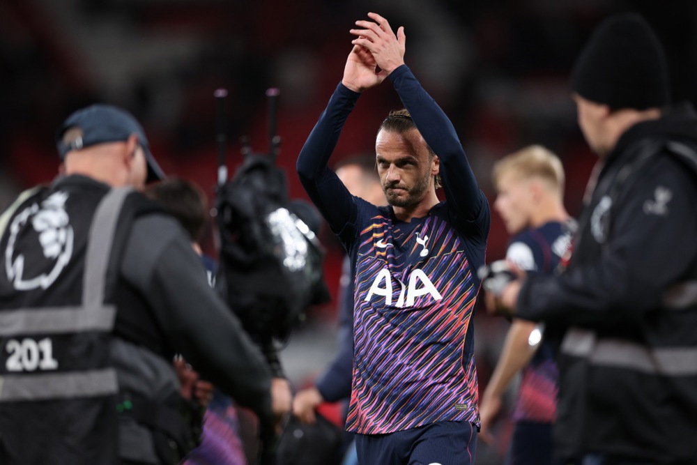 James Maddison trải l&ograve;ng về qu&atilde;ng thời gian ngồi ngo&agrave;i v&igrave; chấn thương. Ảnh: EPA>