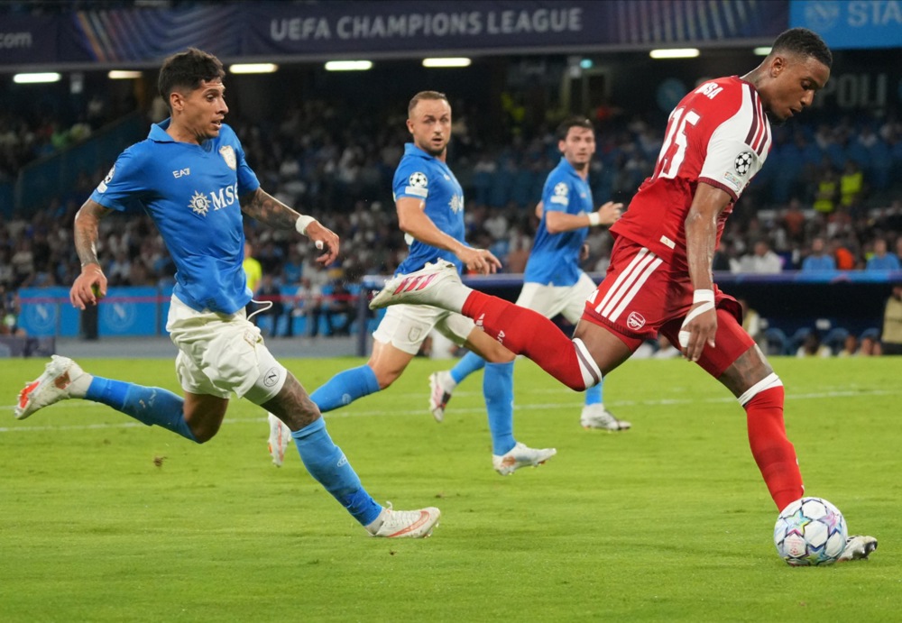 Ezri Konsa đã nhanh chóng thích nghi với Arsenal. Ảnh: EPA.