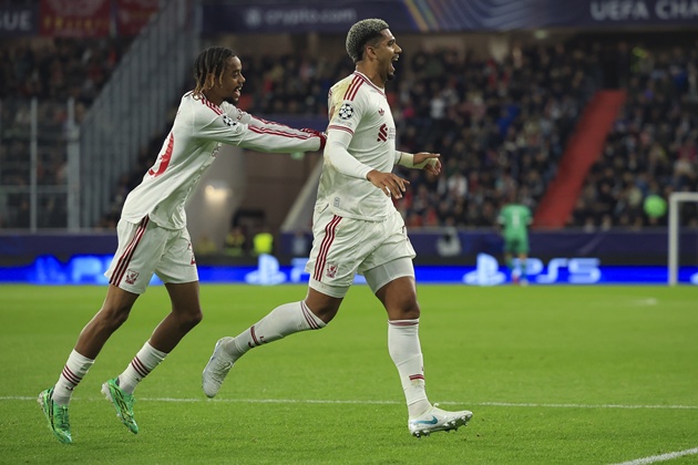 Ảnh bài viết Mức lương khủng cản Liverpool mua đứt Araujo