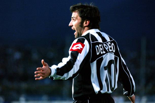 Del Piero sớm bộc lộ năng khiếu b&oacute;ng đ&aacute; trong gara gia đ&igrave;nh. Ảnh: Tony Marshall/EMPICS/Getty Images.