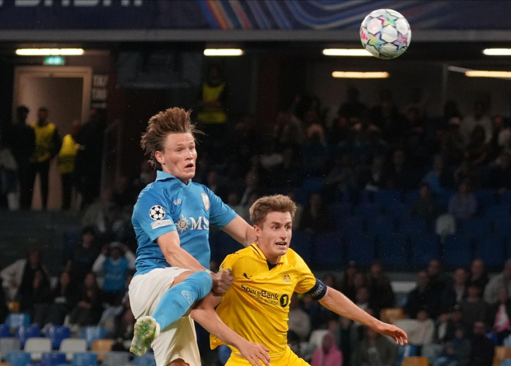 Phải rất chật vật Napoli mới giành được thắng lợi. Ảnh: EPA.