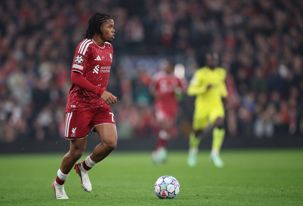 Ngumoha đ&atilde; c&oacute; m&agrave;n tr&igrave;nh diễn ấn tượng cho Liverpool. Ảnh: EPA.