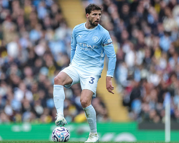 Ruben Dias - 6.8 điểm: Người đội trưởng chỉ huy hàng phòng ngự với sự uy nghiêm thường thấy trước khi rời sân ở phút 82. Anh tổ chức hệ thống đánh chặn chắc chắn, không cho các tiền đạo AEK Athens có nhiều không gian để hoạt động. Một màn trình diễn chuyên nghiệp quen thuộc của tuyển thủ Bồ Đào Nha. Ảnh: Lexy Ilsley/Manchester City FC via Getty Images.