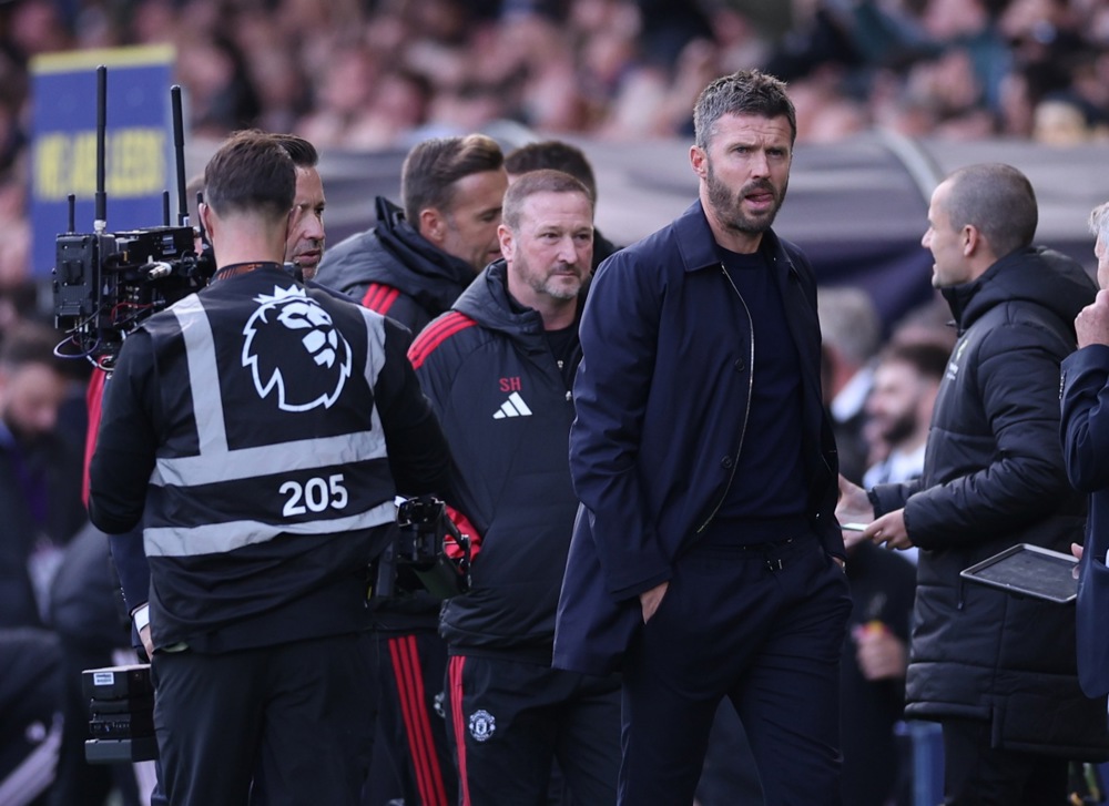 Ảnh bài viết Michael Carrick lên tiếng về nguy cơ bị MU sa thải
