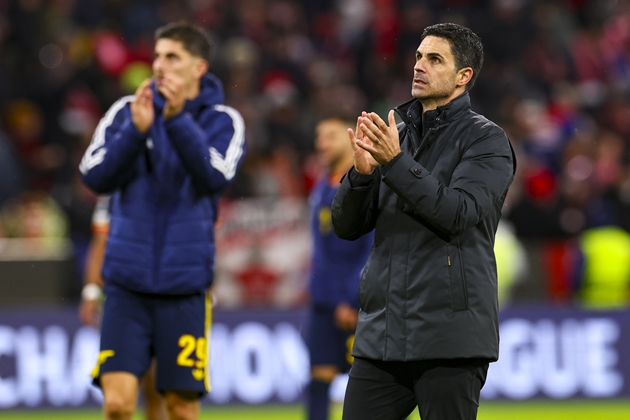 Những thay đổi của Mikel Arteta gi&uacute;p Arsenal gi&agrave;nh lại 1 điểm. Ảnh: EPA/ANNA SZILAGYI
