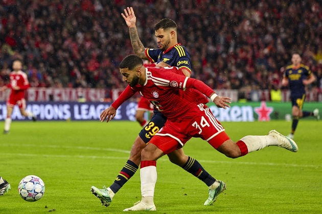 Bruno Guimaraes - 6.3: Gặp khó trong việc kiểm soát nhịp độ trước tuyến giữa Bayern. Tập trung phòng ngự từ xa và có một cú đánh đầu nguy hiểm. Ảnh: EPA.

Declan Rice - 7.4: Chơi xuất sắc với 69 đường chuyền chính xác. Bình tĩnh dứt điểm ghi bàn gỡ hòa quý giá ở phút 82. Ảnh: EPA.

Bukayo Saka - 6: Rời sân sớm ở phút thứ 10 do chấn thương. Sự vắng mặt của anh buộc đội phải điều chỉnh chiến thuật. Ảnh: EPA.

Kai Havertz - 6.1: Chơi hi sinh, thường xuyên lùi sâu kéo giãn hàng thủ Bayern. Bỏ lỡ một cơ hội ghi bàn cận thành ở phút 67. Ảnh: EPA.

Noni Madueke - 6.3: Chơi trực diện và tham gia vào tình huống dẫn đến bàn gỡ hòa. Đóng góp tích cực cả trong tấn công lẫn lùi về phòng ngự. Ảnh: EPA.