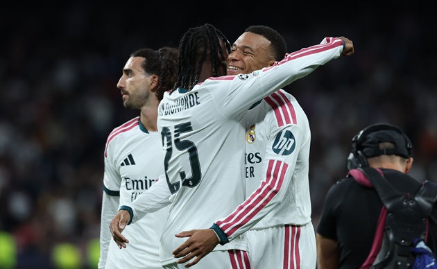 Kylian Mbappe - 8.2: Cầu thủ định đoạt trận đấu với 10 pha dứt điểm, kiến tạo bằng đầu cho Guler lập c&ocirc;ng trước khi tự m&igrave;nh vẽ n&ecirc;n đường cong tuyệt mỹ ấn định chiến thắng ở ph&uacute;t 83. (Ảnh: EPA Images)