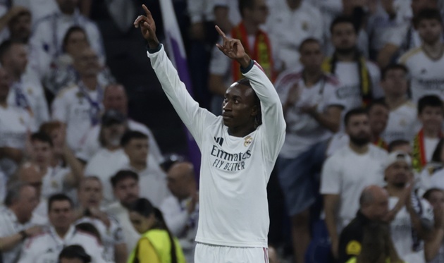 Yan Diomande (70') - 7.6: M&agrave;n ra mắt b&ugrave;ng nổ khi kiến tạo cho Mbappe rồi tự m&igrave;nh tung c&uacute; volley đại b&aacute;c ch&aacute;y lưới đối phương ở ph&uacute;t 87. (Ảnh: EPA Images)