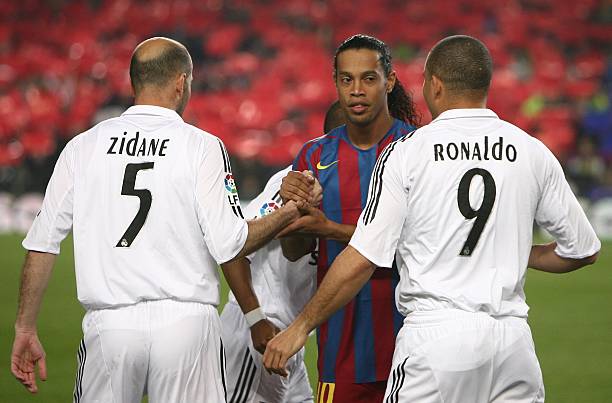 Real Madrid sở hữu d&agrave;n Galacticos nhưng bỏ lỡ Ronaldinho. Ảnh: liewig christian/Corbis/ Getty Images.