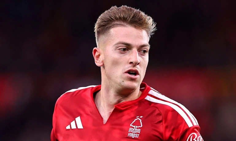 Liam Delap là ngòi nổ nguy hiểm của Nottingham. Ảnh: Robbie Jay Barratt - AMA/Getty Images.