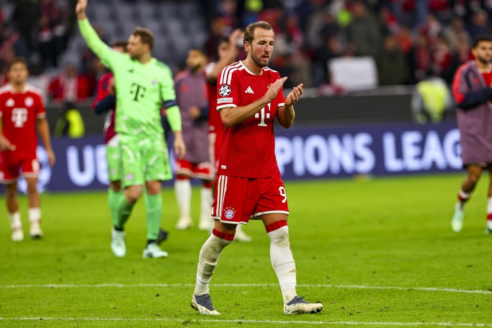 Kane cùng các đồng đội vừa trải qua một trận cầu kịch tính với Arsenal. Ảnh: EPA.