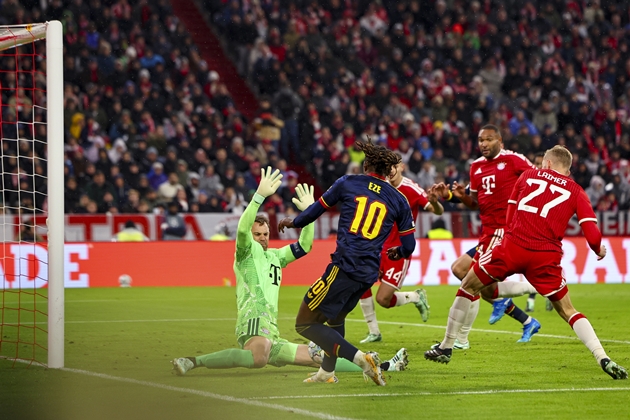 Eberechi Eze mang đến giải ph&aacute;p cho Arsenal. Ảnh: EPA/ANNA SZILAGYI